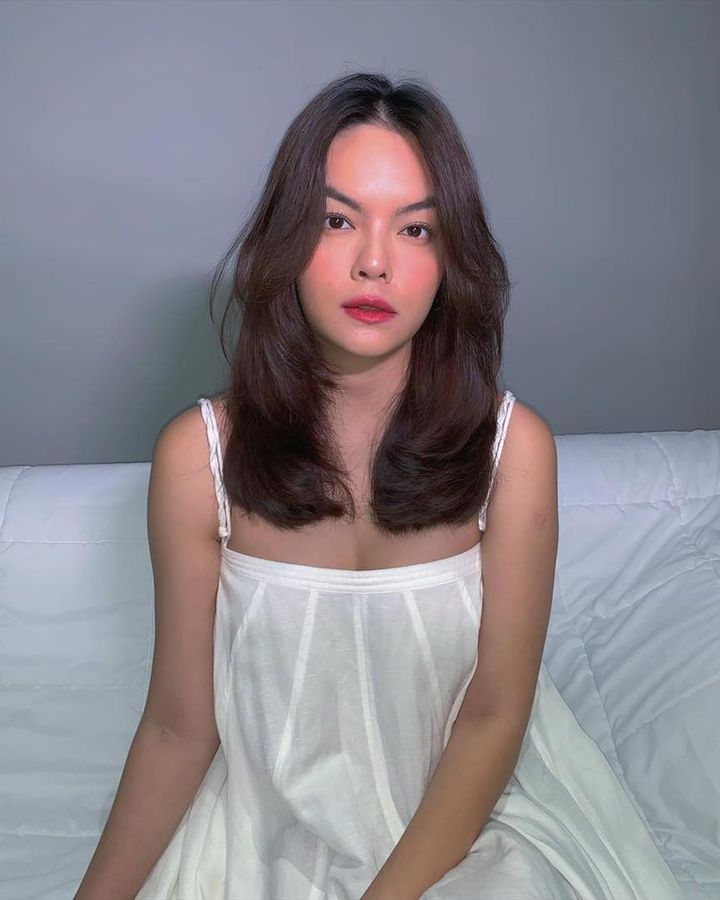 Sao Việt 24H: Siêu mẫu Thanh Hằng khoe chân dài miên man, Phạm Quỳnh Anh 'hững hờ' khác lạ trong ảnh mới - Ảnh 8